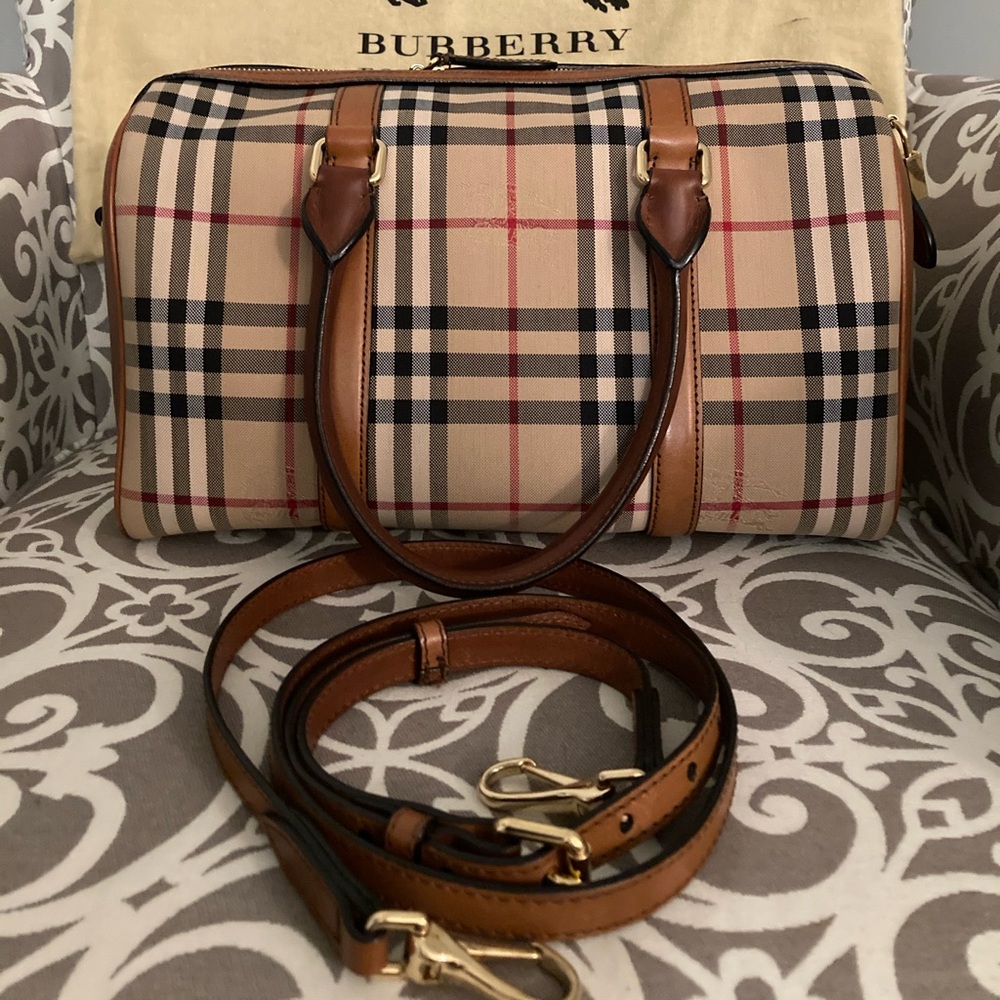 Authentic Burberry purse. Excellent condition. Beautiful bag.